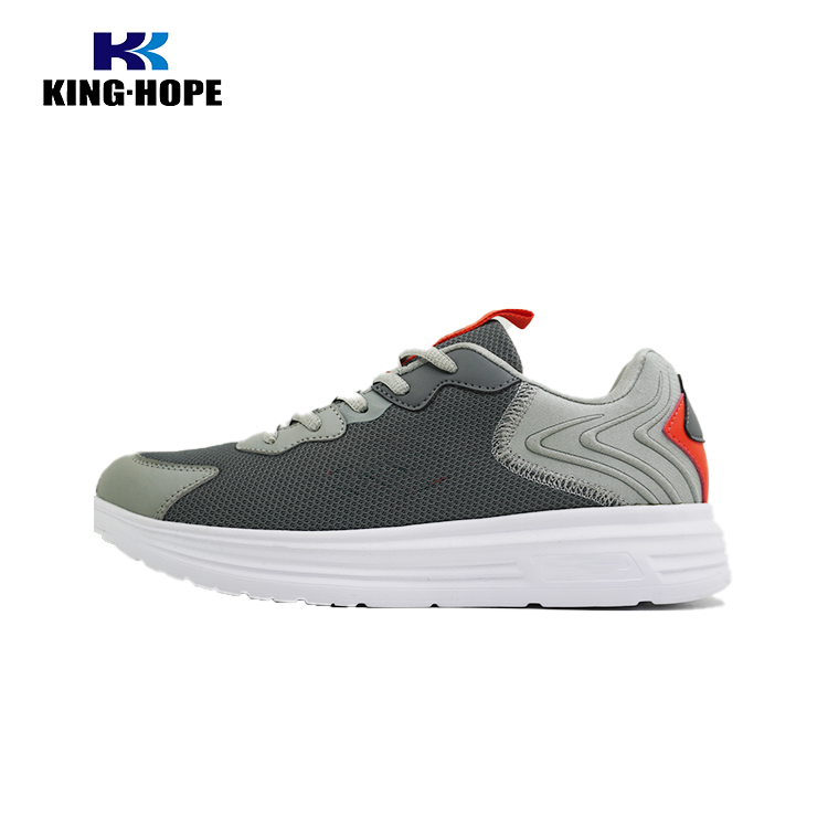 Mesh sports shoes